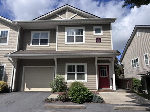 Building Photo - 43 Foxden Dr
