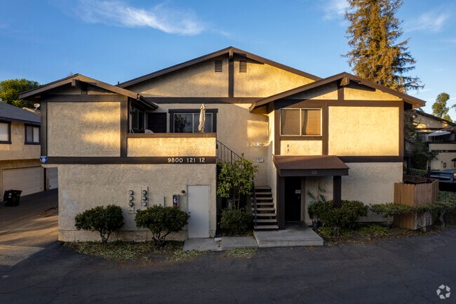 Building Photo - 9800 Vesper Ave