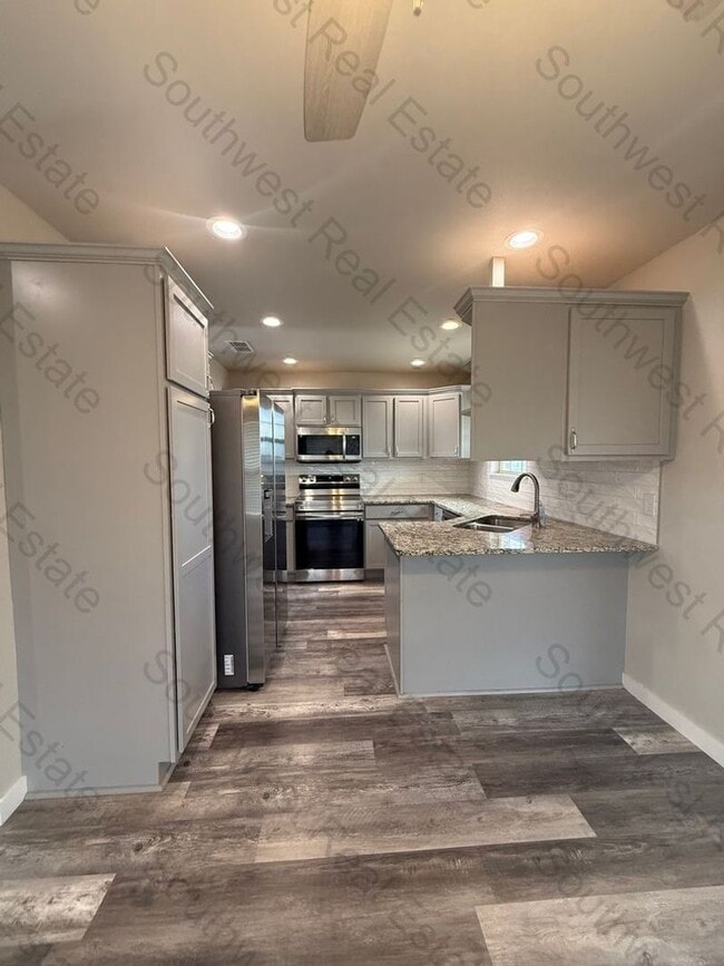 Building Photo - Beautiful 3-bedroom 2 bath brick home- Small Pet Allowed