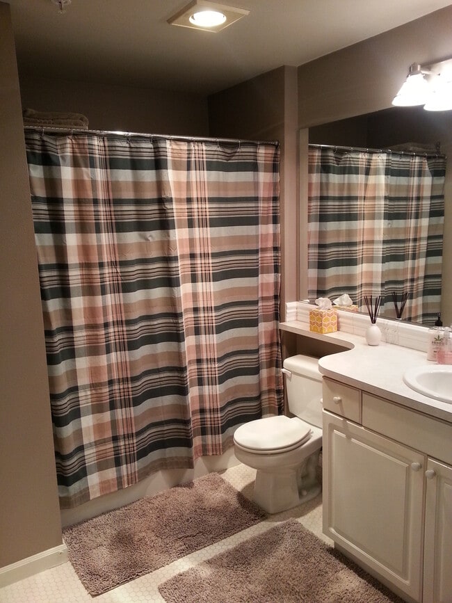 Building Photo - 1417 Queen Anne Ave N