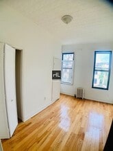 Building Photo - 2 BR 2 BA in Prime Bushwick