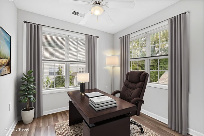 Building Photo - University Woods Retreat: 4 BR/4 Bath minutes to NCSU!