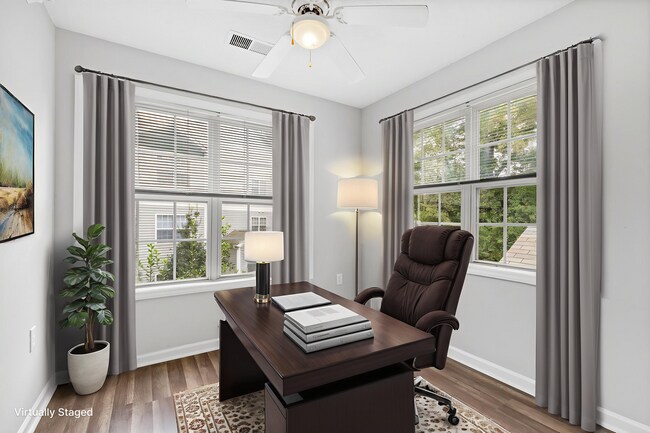 Foto del edificio - University Woods Retreat: 4 BR/4 Bath minutes to NCSU!