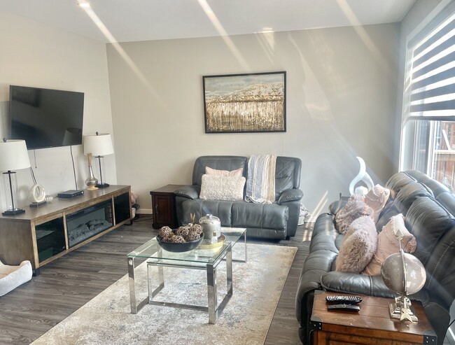 Great room - 76 Bonaventure Dr E