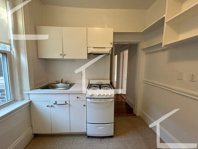 Foto del edificio - Avilable 8/1 - No Fee! Sunny 1BR near Gree...