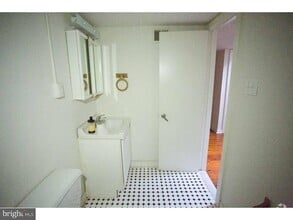 Building Photo - 407 S 11th St