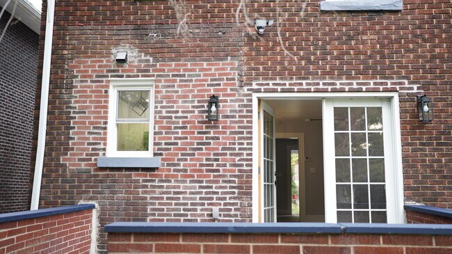 Foto del edificio - 3370 Parkview Ave