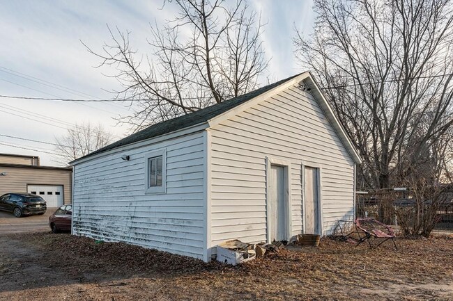 Building Photo - 205 Helgerson St