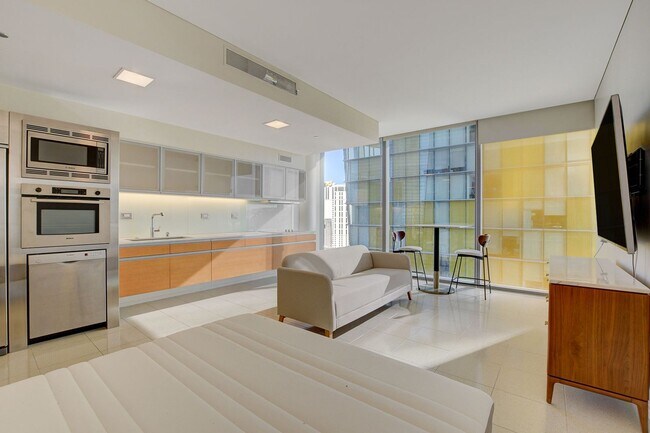 Foto del edificio - Stunning Strip Views from this Fully Furnished Studio Residence.