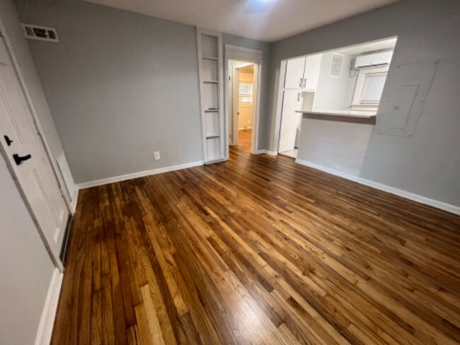 Foto del edificio - 1337 Charlotte St