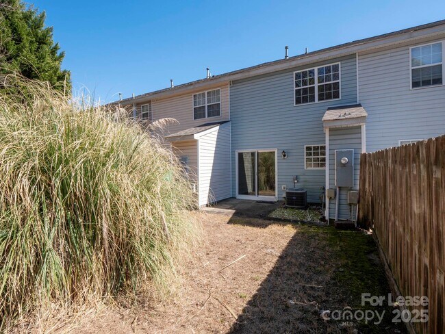Building Photo - 13684 Meade Glen Ct