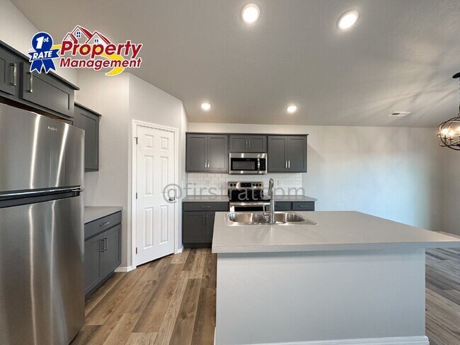 Foto del edificio - 11266 Newton St