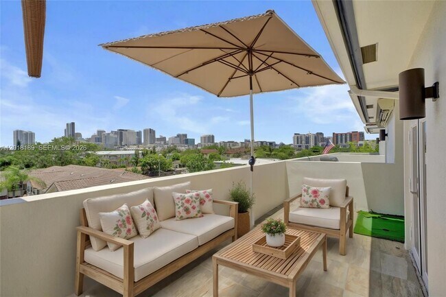 Foto del edificio - 820 NE 7th St