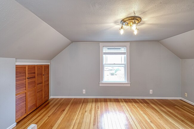 Building Photo - Charming 2 Bedroom, 1 Bathroom Chalet.