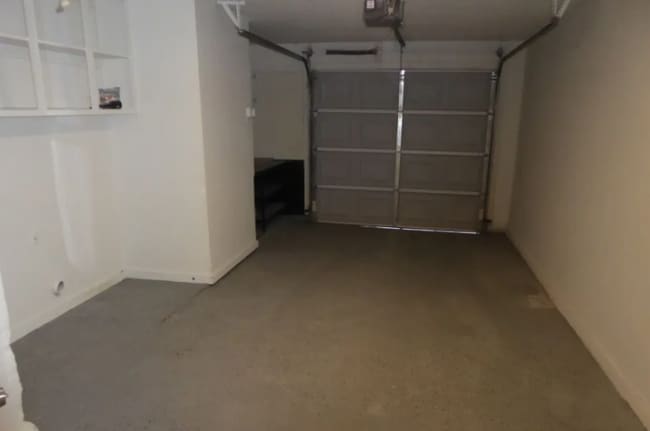 Building Photo - 4906 SE Trenton Rd