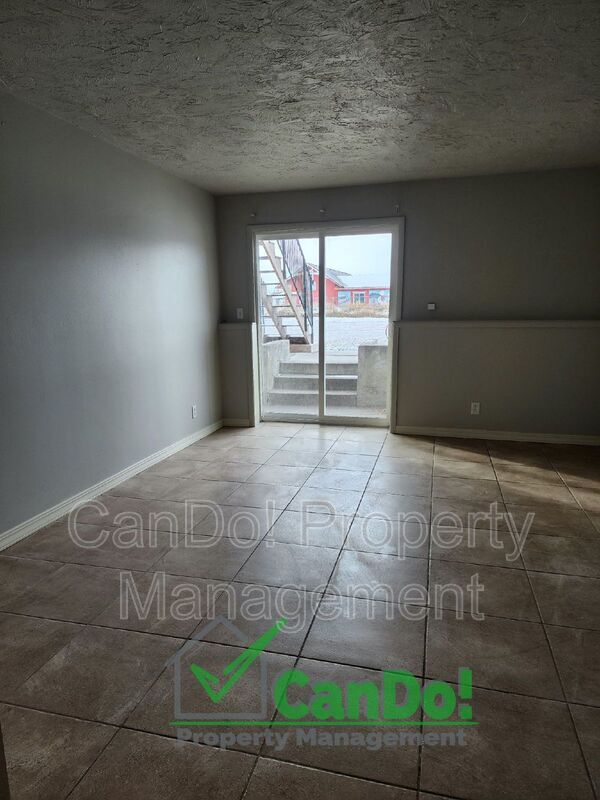 Building Photo - 270 Carol Dr