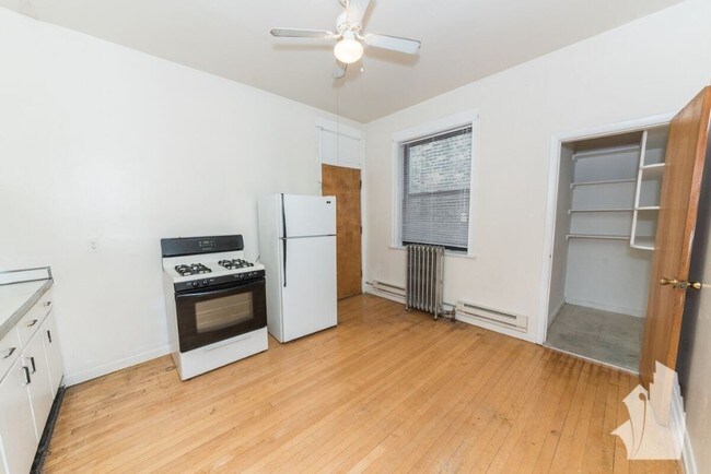 Foto del edificio - 915 W Waveland Ave