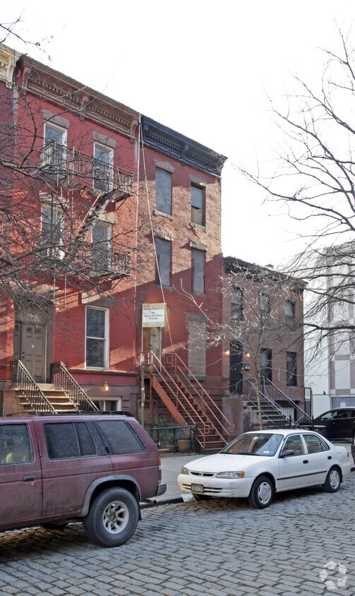Primary Photo - 515 E 118th St
