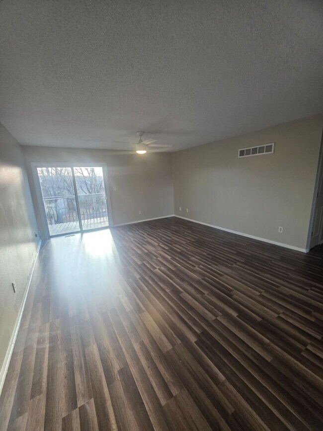 Foto del edificio - 3 Bedroom, 2 Bathroom in Kansas City $1,725 A Month