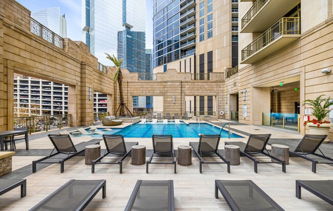 MST Pool, Hot Tub, and Pool Deck - Market Square Tower