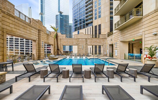 Piscina, jacuzzi y terraza de la piscina MST - Market Square Tower