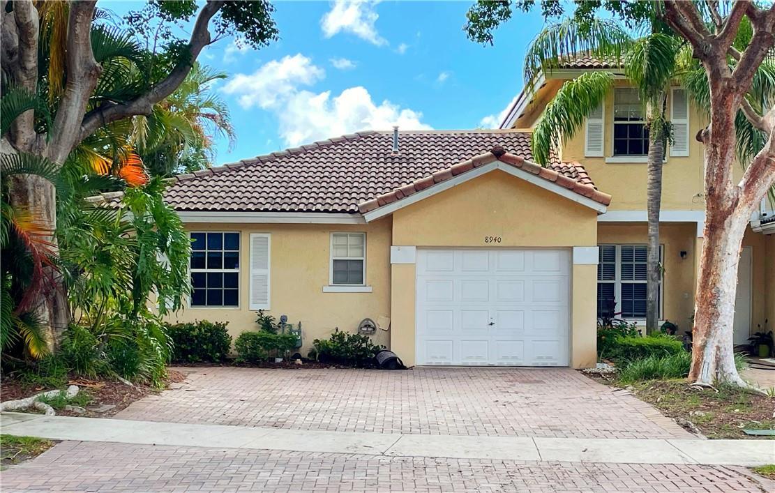 Foto principal - 8940 NW 53rd Ct