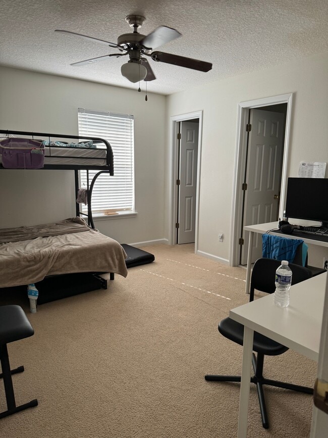 Foto del edificio - 865 Southern Creek Dr