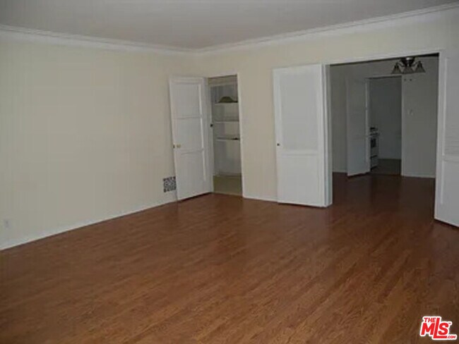 Foto del edificio - 442 N Palm Dr