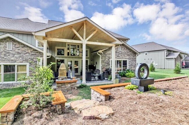 Building Photo - 147 Canyon Villa Rd