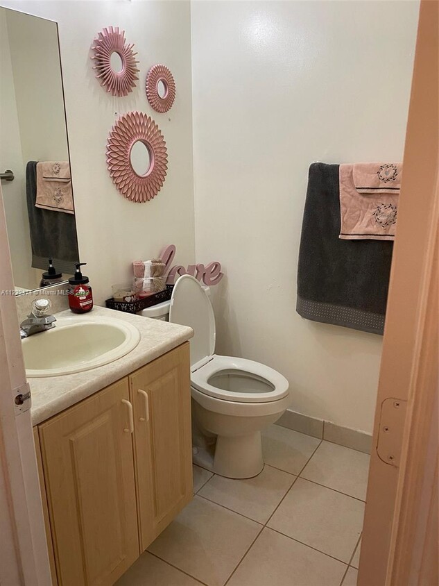 Foto principal - 492 NE 174th St