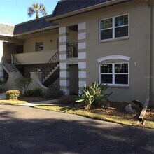 Building Photo - 48 Country Club Dr