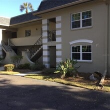 Building Photo - 48 Country Club Dr