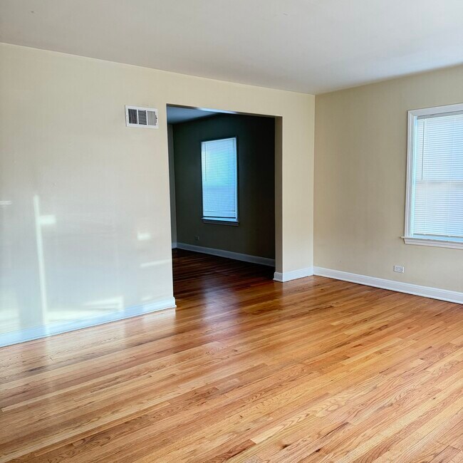 Foto del edificio - 7513 Kenton Ave