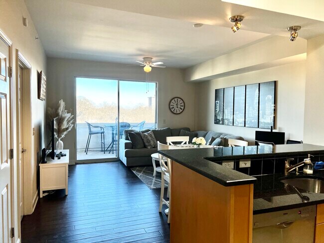 Foto del edificio - 300 W 5th St