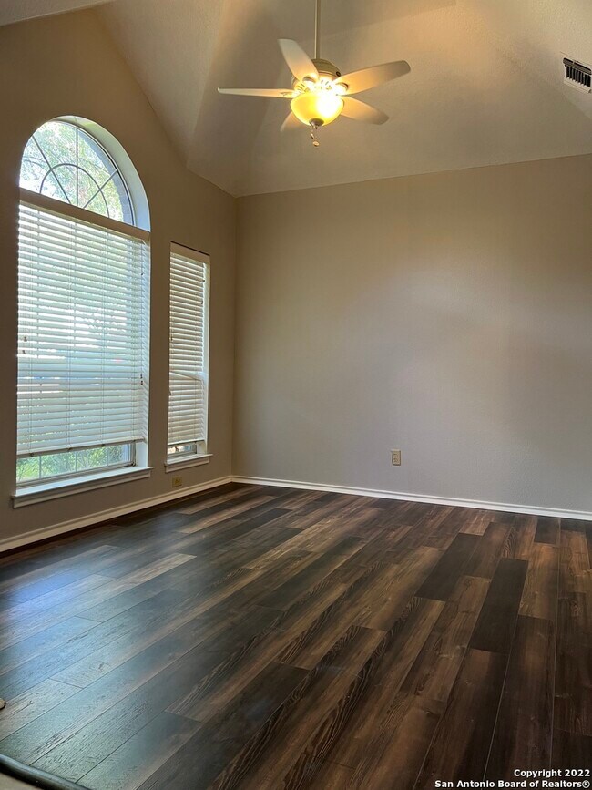 Foto del edificio - 4006 Legend Creek Dr