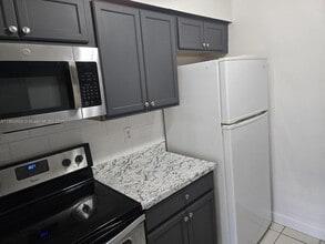 Building Photo - 4121 NW 30th Terrace