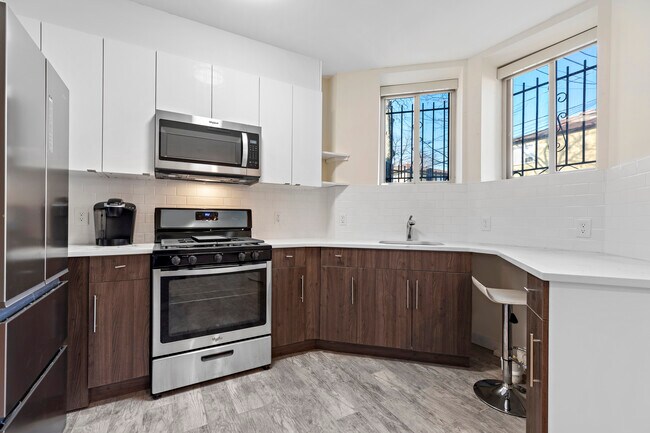Foto del edificio - 301 Clerk St