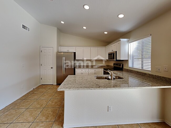Building Photo - 13365 W Desert Rock Dr