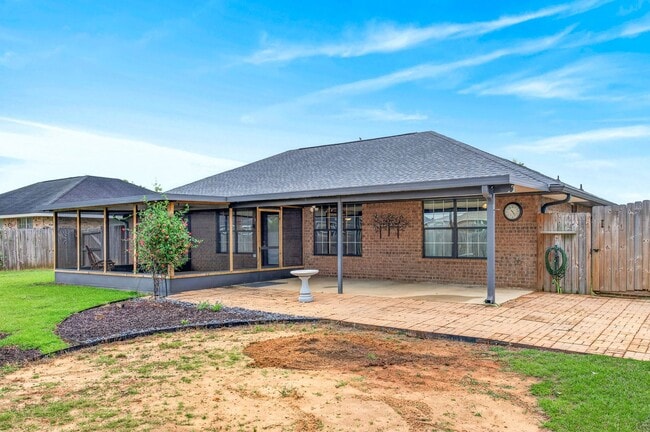 Building Photo - 4/2 with screened patio coming soon in Ashford Park!