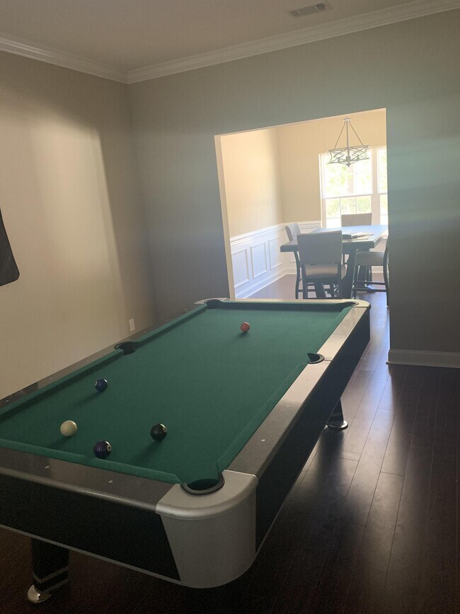 Foto del edificio - 723 Waterlily Ct