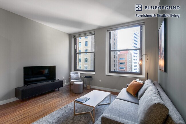 Foto del edificio - 63 E Lake St