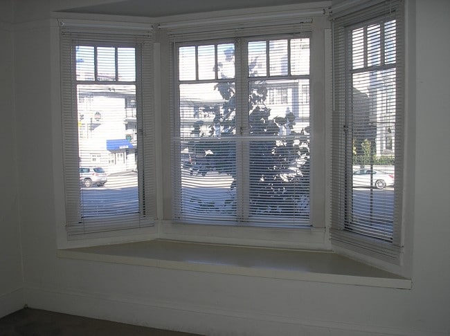 Building Photo - 2835 Van Ness Ave