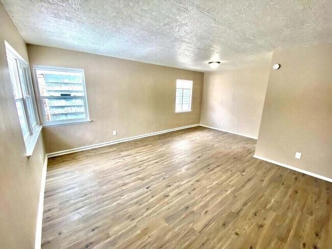 Foto del edificio - 4381 Johnson St