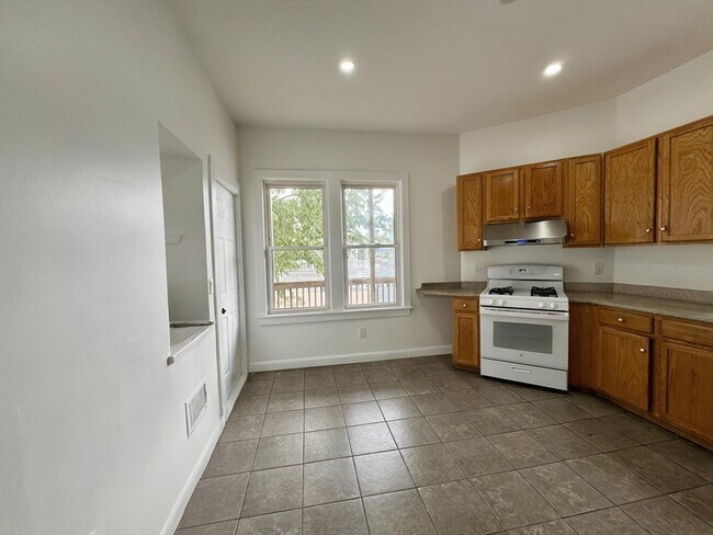 Building Photo - 49 Stanwood St