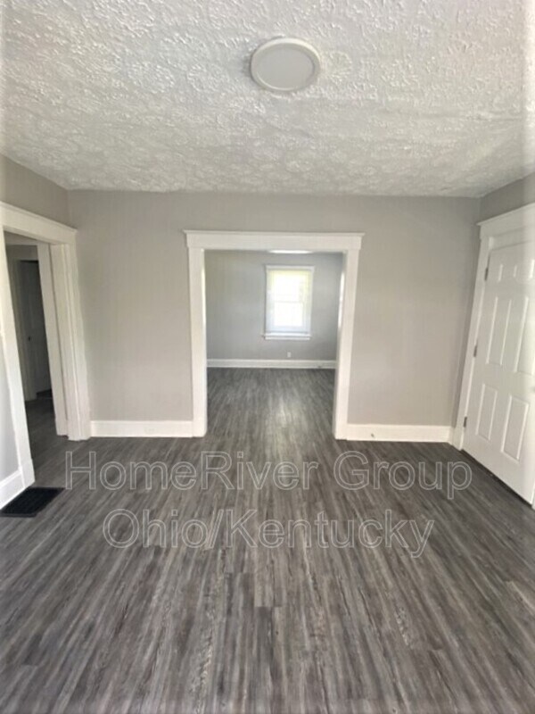 Foto del edificio - 1823 Sundale Ave