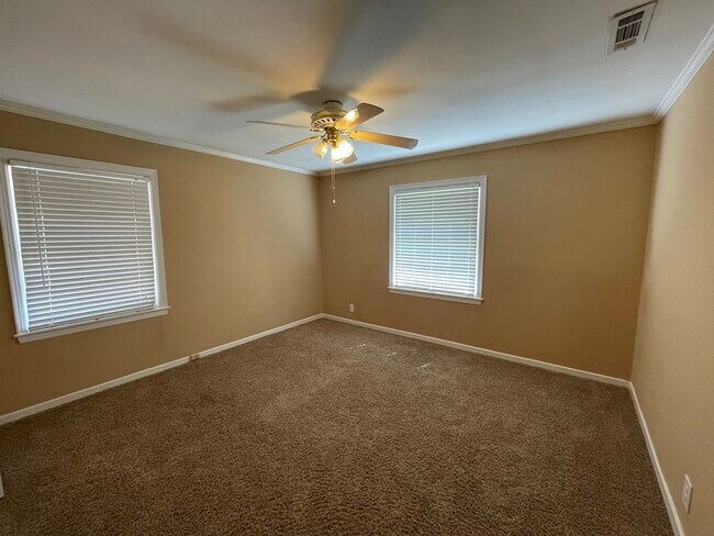 Foto del edificio - 2208 White Oak Dr