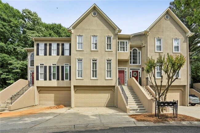 Building Photo - 2562 Oakwood Trce