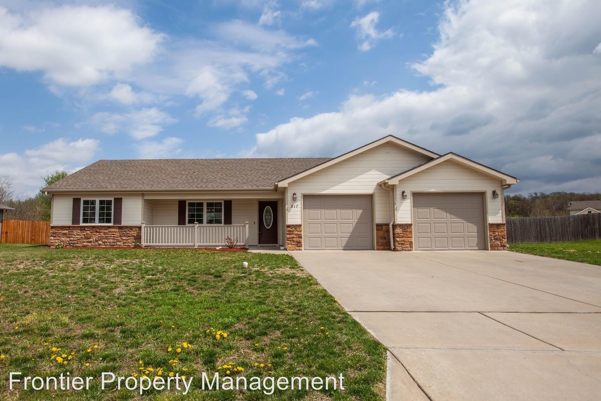 Primary Photo - 3 br, 2 bath House - 817 Highland Ridge Dr.