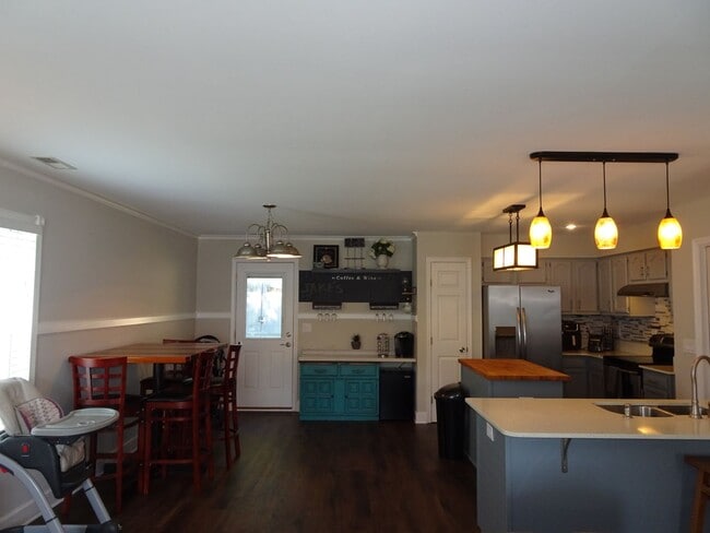 Building Photo - 3 Bedroom 2.5 Bath Single Family Home for Rent in Penniman East