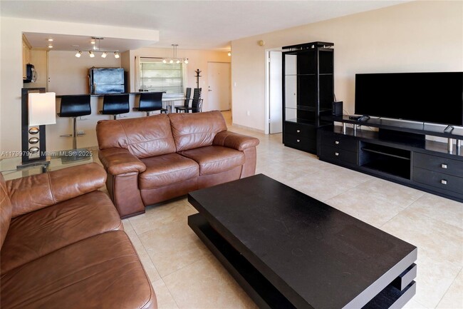 Foto del edificio - 220 Kings Point Dr